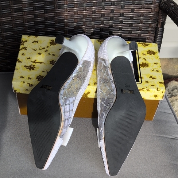 Chic Silver Women's Heels with Embellishments - Picture 3 of 7